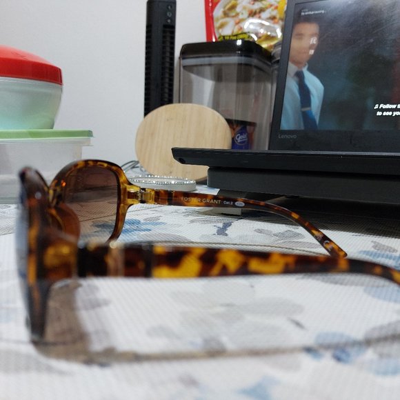 Foster Grant Leopard Print Cat 2 Sunglasses - Picture 4 of 9